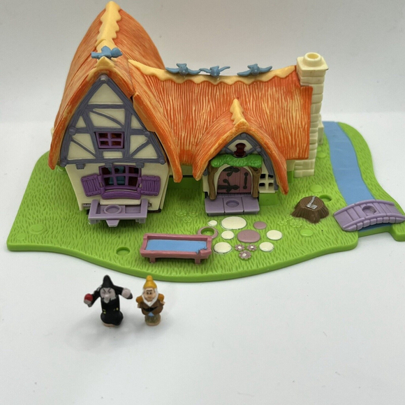 Vintage 1995 Bluebird Polly Pocket Disney Snow White Dwarfs Cottage W/ 2 Figures - Picture 1 of 12